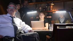 Thomas Hartman (Allan Svensson), Maria Wern (Eva Röse) und ihre Kollegen rätseln, wer hinter den im Internet verbreiteten Anschlagsplänen auf ein Gymnasium steckt.