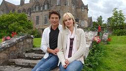 Träumen von einer romantischen Hochzeit in Schottland: Steffi (Denise Zich) und Felix (Pascal Breuer).