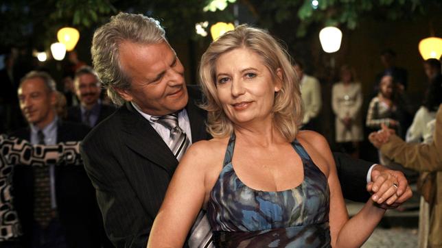 Bild: ARD Degeto Trotz der anstehenden Scheidung verstehen Max (Peter Sattmann) und Juliane (Sabine Postel) sich noch immer recht gut.