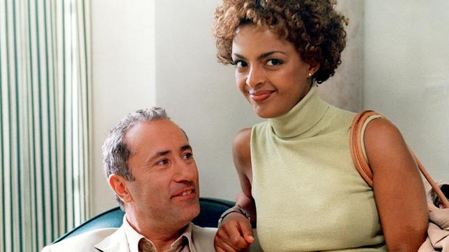 Ulrich Steininger (Robert Giggenbach) und seine Ehefrau Calida (Dennenesch Zoudé).