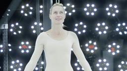 Um ihren Starruhm zu sichern, unterschreibt Robin Wright (Robin Wright) von Studioboss Jeff Green und ihres langjährigen Agenten Al ihren letzten Vertrag. Wie schon einige Darsteller vor ihr lässt Robin ihre Gestik, ihre Mimik sowie ihr gesamtes Ausdrucksrepertoire einscannen. Mit dem Erwerb des Images „Robin Wright“ können die Miramount Studios nun ihr digitales Abbild beliebig oft in Filmproduktionen einsetzen - sie selbst wird nicht mehr gebraucht.