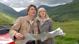 Verirrt in den schottischen Highlands: Steffi (Denise Zich) und ihr Bräutigam Felix (Pascal Breuer).