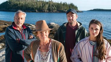 Bild: ARD Degeto/Chris Reardon Vier auf einer Insel in Kanada: der Aussteiger Harry Stockowski (Wolfgang Stumph) mit der raubeinigen Susan Bennett (Katrin Sass), ihrem Sohn Jason (Philipp Rafferty) und ihrer Enkelin Jennifer (Cosima Henman).