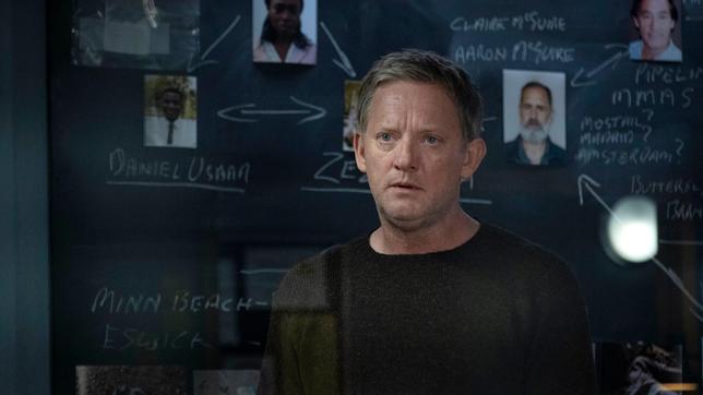 Bild: ARD Degeto/ITV Studios Vier Todesopfer und eine Entführung: Shetland-Ermittler Jimmy Perez (Douglas Henshall) steht unter Druck.