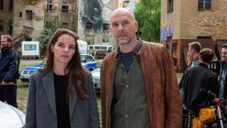 Viola (Yvonne Catterfeld) und Butsch (Götz Schubert) ermitteln im Jugendzentrum in der alten Hefe-Fabrik.