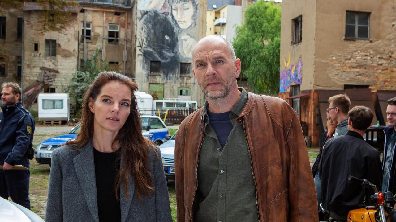 Viola (Yvonne Catterfeld) und Butsch (Götz Schubert) ermitteln im Jugendzentrum in der alten Hefe-Fabrik.