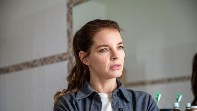 Viola (Yvonne Catterfeld) weißt, dass das Motiv höchst wahrscheinlich in den Aschen steckt.