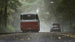 Vom Bus in den PKW: An der niederländischen Grenze wechseln die Geiselnehmer das Fahrzeug.