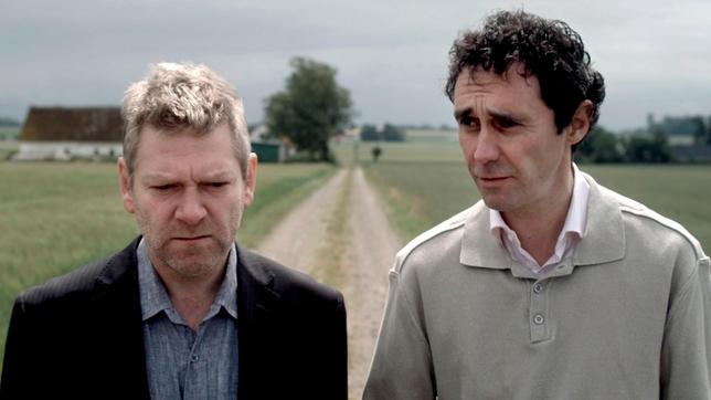 Bild: ARD Degeto/Yellow Bird Wallander (Kenneth Branagh) braucht einige Informationen von Erik Hogberg