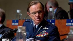 CHALLENGER: Weiß der Air-Force-General Donald Kutyna (Bruce Greenwood) mehr, als er zugeben will?
