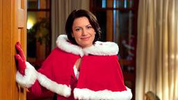 Wer könnte diesem Nikolaus wiederstehen? Weihnachtsfrau Klaudia (Christine Neubauer) wirft sich in Pose...