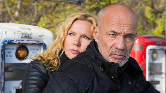 Bild: ARD Degeto/Mark Popp Wie in alten Tagen: Ulla (Veronica Ferres) und Jan (Heiner Lauterbach) als Biker-Paar.