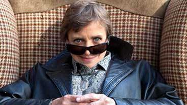 Katharina Thalbach als Mafioso-Oma Angelika Rosinski.