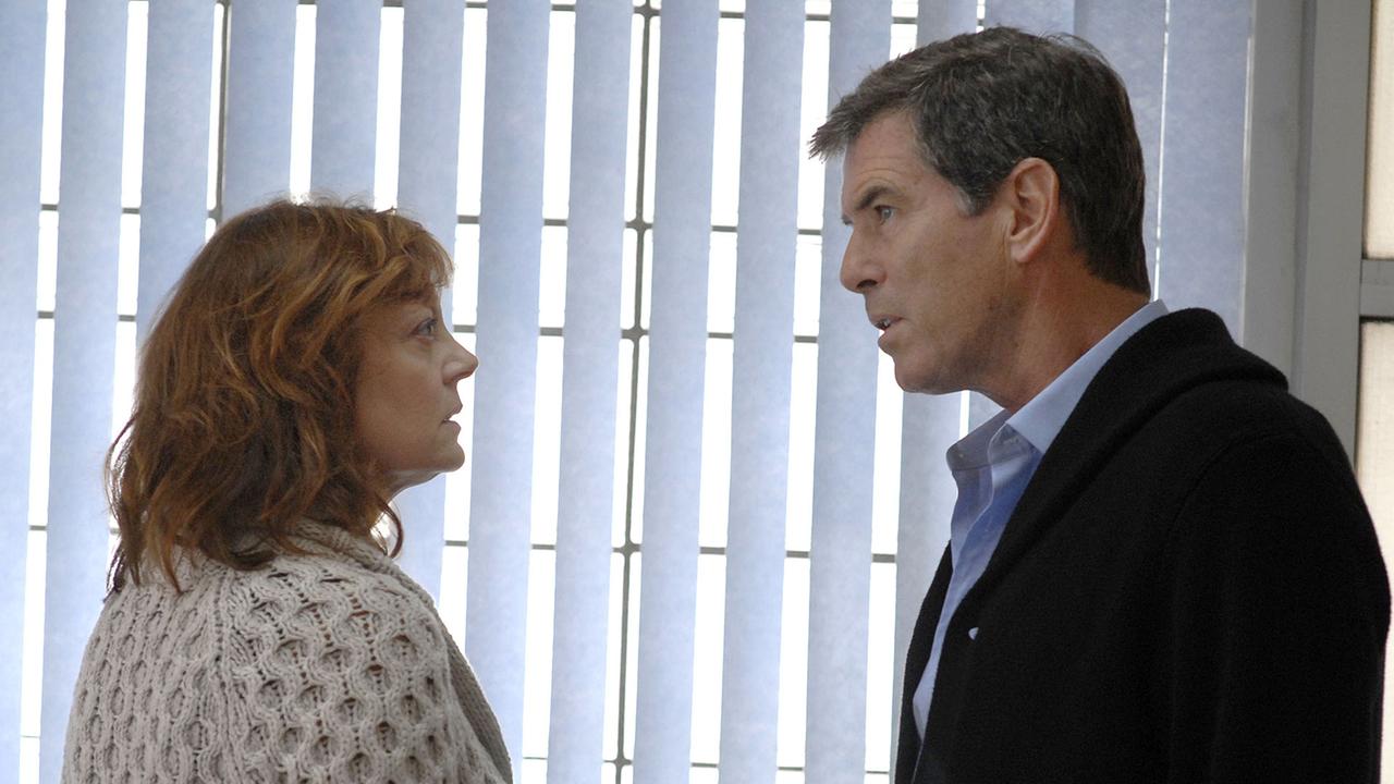 Grace (Susan Sarandon) und Allen Brewer (Pierce Brosnan)