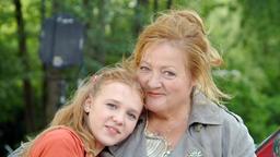 Zwischen Antonia (Marianne Sägebrecht) und ihrer Nichte Lisa (Isolda Dychauk) ist endlich das Eis gebrochen.