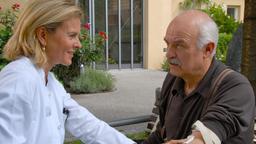 Zwischen der Ärztin Konstanze Eckstein (Andrea L'Arronge) und ihrem charmanten Patienten Friedrich Mayerhofer (Charles Brauer) funkt es...