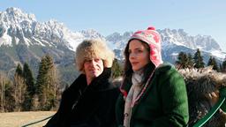Zwischen der Altenpflegerin Lisa (Elisabeth Lanz, re.) und dem galanten Baron von Lien (Max Tidof) bahnt sich eine innige Liebe an.