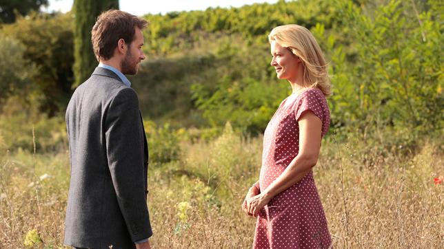 Bild: ARD Degeto/Neue Visionen Medien Pierre (Benjamin Lavernhe) und Louise (Virginie Efira)