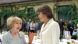 Zwischen Vera Klunert (Thekla Carola Wied, re.) und ihrer Mutter Heidelinde (Gisela Trowe) kommt es zu einer Aussprache.