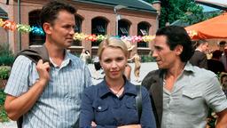 Zwischen zwei Männern: Paula (Tina Ruland) muss sich zwischen ihrem Gatten Thomas (Timothy Peach, li.) und dem lässigen Robert (Diego Wallraff) entscheiden.