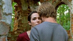 Als Christina (Verena Altenberger) den jungen Patrick (Alessandro Schuster) kennenlernt, scheint sich eine große Lücke in ihrem Leben zu schließen.