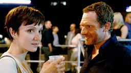 Am Ende des Sommers: Sylvia (Julia Koschitz) trifft Wolfgang (Johannes Zeiler) auf einem Fest.