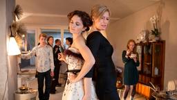 Ich will dich: Ayla (Erika Maroszán) und Marie (Ina Weisse) tanzen.