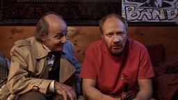 Egon (Nikolaus Paryla, links) und Franz (Simon Schwarz) im Gespräch.