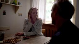 Die tote Mutter (Susanne Wuest) erscheint dem traumatisierten Harry (Wolfram Koch).