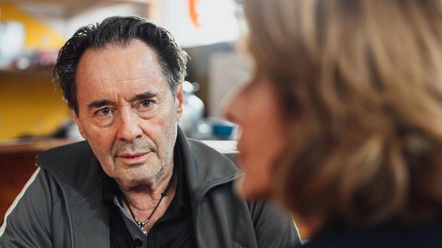 Bild: NDR/Andrea Hansen/Jan Raiber Durchschaut Martha (Senta Berger): Max (Uwe Kockisch)