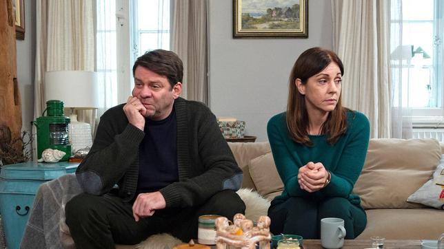 Bild: NDR/Sandra Hoever Entfremden sich immer mehr: Gregor (Roeland Wiesnekker) und Agnes (Ulrike C. Tscharre)