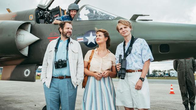 Bild: SWR/FFP New Media/Marc Bossaert Familie Kleiber (v.r.n.l.: Jens Kipper, Niklas Geiling, Alina Stiegler und Hannes Linder) kurz vor dem dem Unglück, das zwei von ihren das Leben kosten und das Leben der anderen beiden unwiderruflich verändern wird.