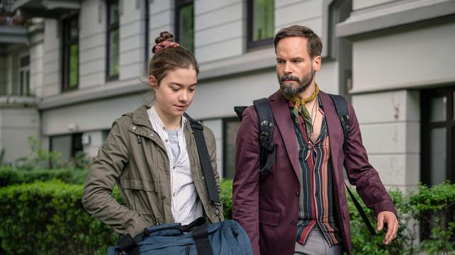 Bild: NDR/Georges Pauly Felix (Wanja Mues) fällt es leicht, Zugang zu Alma (Hannah Schiller) zu finden