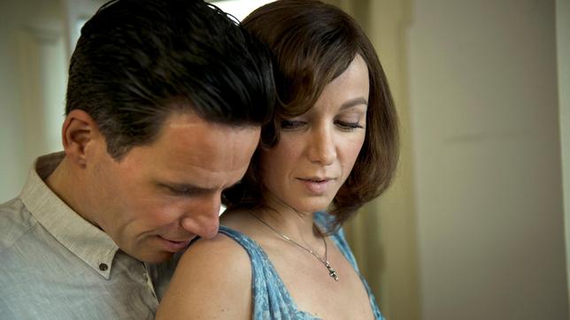 Bild: WDR/Stephanie Kulbach Jakob Alsmann (Tim Bergmann) und Bea Kanter (Julia Koschitz) in Lissabon.