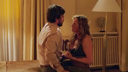 Ludwig (Peter Schneider) hat Inge (Silke Bodenbender) für eine Nacht gebucht. Inge, wütend auf ihren Mann, behandelt ihn auch wie einen Kunden.