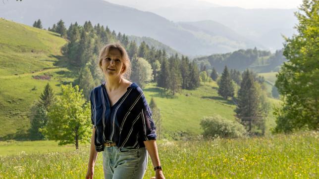 Martina Gedeck bei den Dreharbeiten zu ‚"Die Verteidigerin: Der Gesang des Raben".