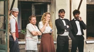 Bild: MDR/UFA Fiction/Lukas Salna Salzlach (Pit Bukowski), Smutje (Daniel Fripan), Karola (Anja Schneider), Rimbaud (Peter Schneider), Cavallo (Johann Jürgens)