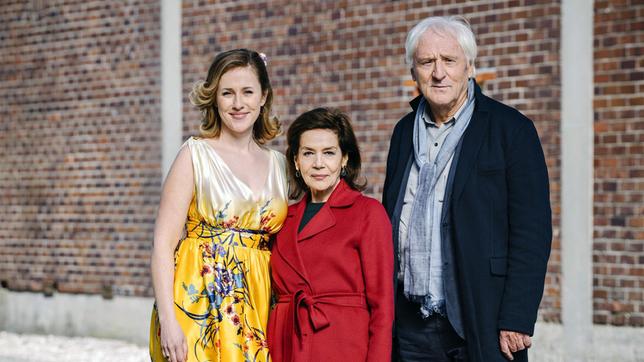 Bild: BR/ARD Degeto/ORF/Neue Schönhauser Filmproduktion GmbH/Marco Nagel Von links: Die Hauptdarsteller Marlene Morreis (Rolle: Nina Just), Hannelore Elsner (Rolle: Rose Just) und Gunther Maria Halmer (Rolle: Werner Wittich).