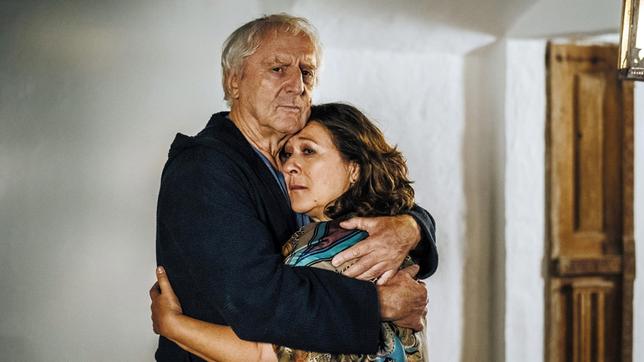 Bild: BR/ARD Degeto/ORF/Neue Schönhauser Filmproduktion GmbH/Hendrik Heiden Werner Wittich (Günther Maria Halmer) liebt seine Rose (Eva Mattes) von ganzem Herzen.