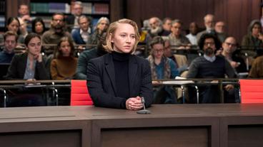 Bild: ARD Degeto/Moovie GmbH/Julia Terjung Dr. Brandt (Anna Maria Mühe) leistet aus persönlicher Überzeugung keine Sterbehilfe.