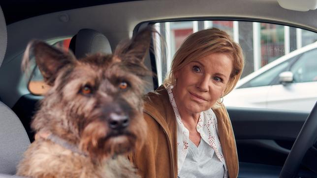 Hund statt Beziehung: Klara Sonntag (Mariele Millowitsch) nimmt einen namenlosen Vierbeiner auf.