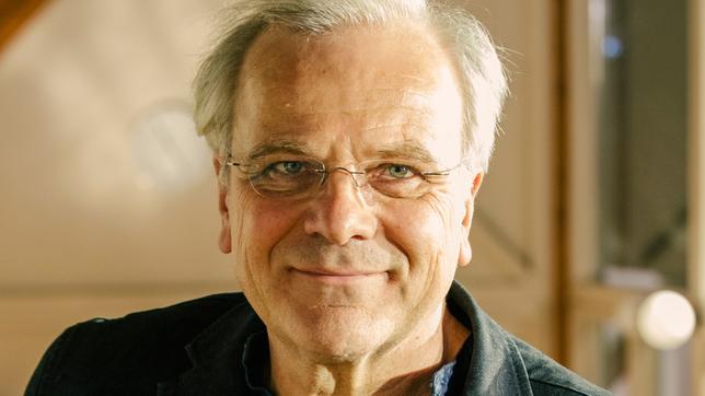 Bernhard Schütz als Dr. Martin Langhammer