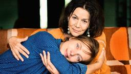 Apple (Nadja Uhl) und Ingrid (Hannelore Elsner) sind Mutter und Tochter.