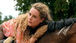 Rike Wildenstein (Klara Deutschmann) mit "Jacomo"