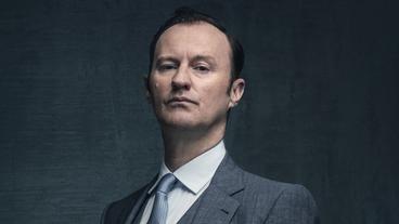 Mark Gatiss als Mycroft Holmes