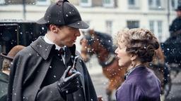 Sherlock: Sherlock Holmes (Benedict Cumberbatch) mit Mrs. Hudson (Una Stubbs)