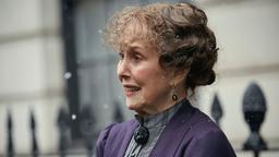 Sherlock: Una Stubbs als Mrs. Hudson