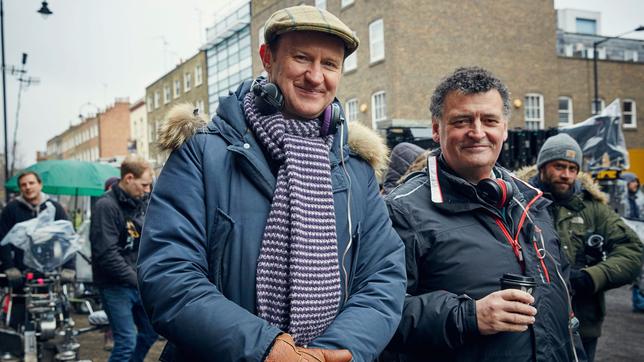 Bild: Hartswood Films/Robert Viglasky Sherlock: Mark Gatiss und Steven Moffat am Set