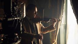 Sherlock: Sherlock Holmes (Benedict Cumberbatch) spielt Geige