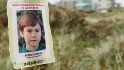 Wo ist Arthur (Martin Verset)? Der sechsjährige Sohn der Anwältin Sophie Cross und ihrem Ehemann Thomas Leclercq ist beim Spielen vor dem Strandhaus auf einmal verschwunden.